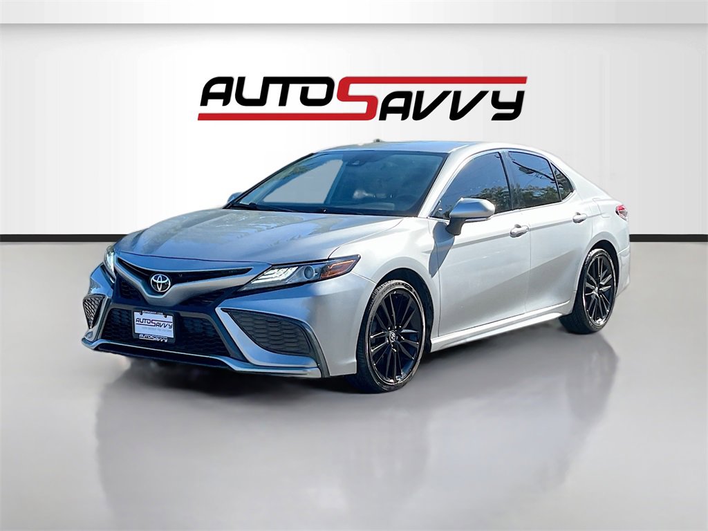 Used 2021 Toyota Camry XSE image 3