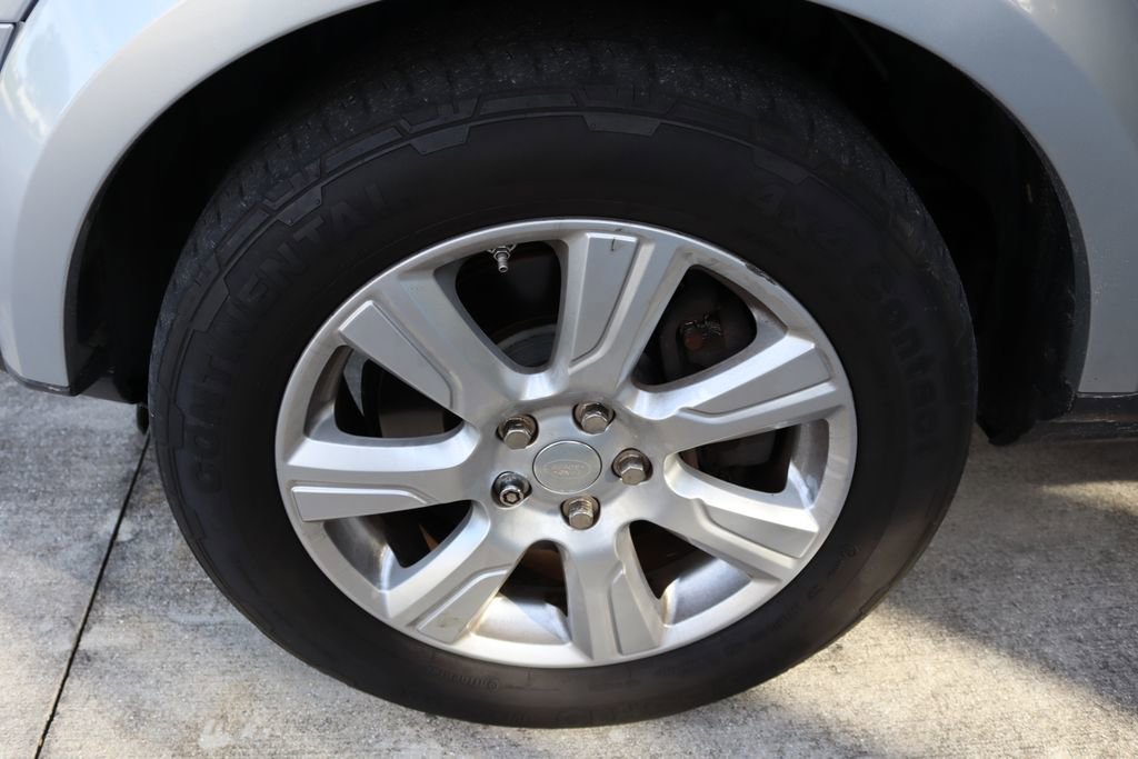 Used 2016 Land Rover LR4 HSE Silver Edition image 4