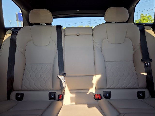 New 2027 Volvo XC60 B5 Core AWD/4WD image 9