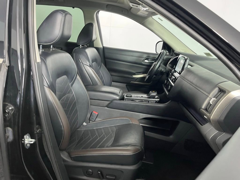 Used 2023 Nissan Pathfinder Platinum w/ Cargo Package image 29