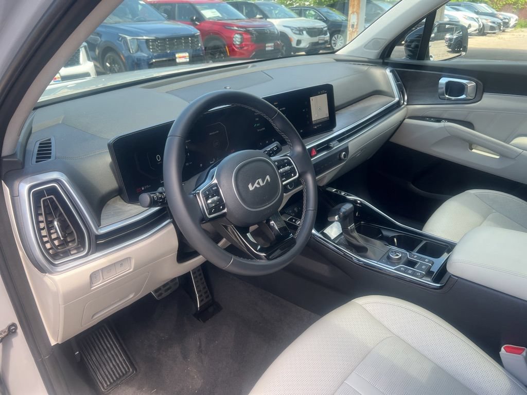 Certified 2025 Kia Sorento SX AWD/4WD image 6