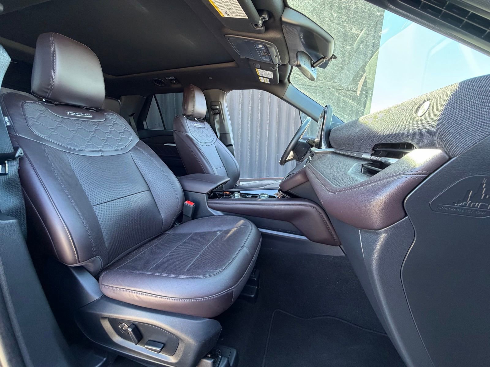 Used 2025 Ford Explorer Platinum w/ LUX Leather Package AWD/4WD image 19