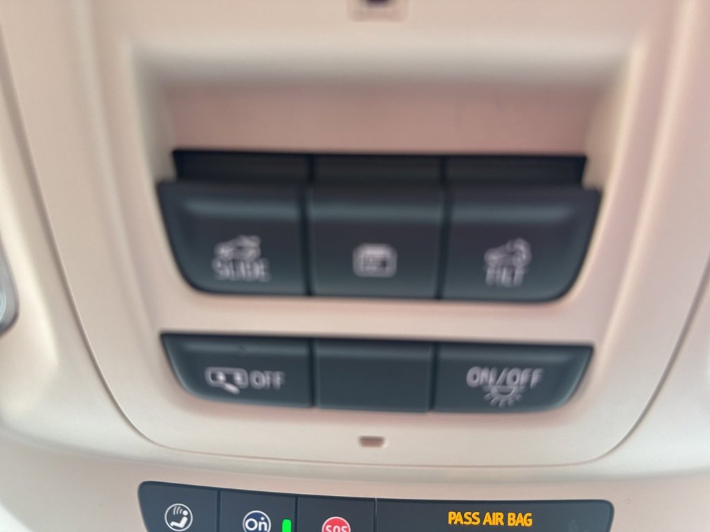 Used 2021 Buick Envision Avenir image 46