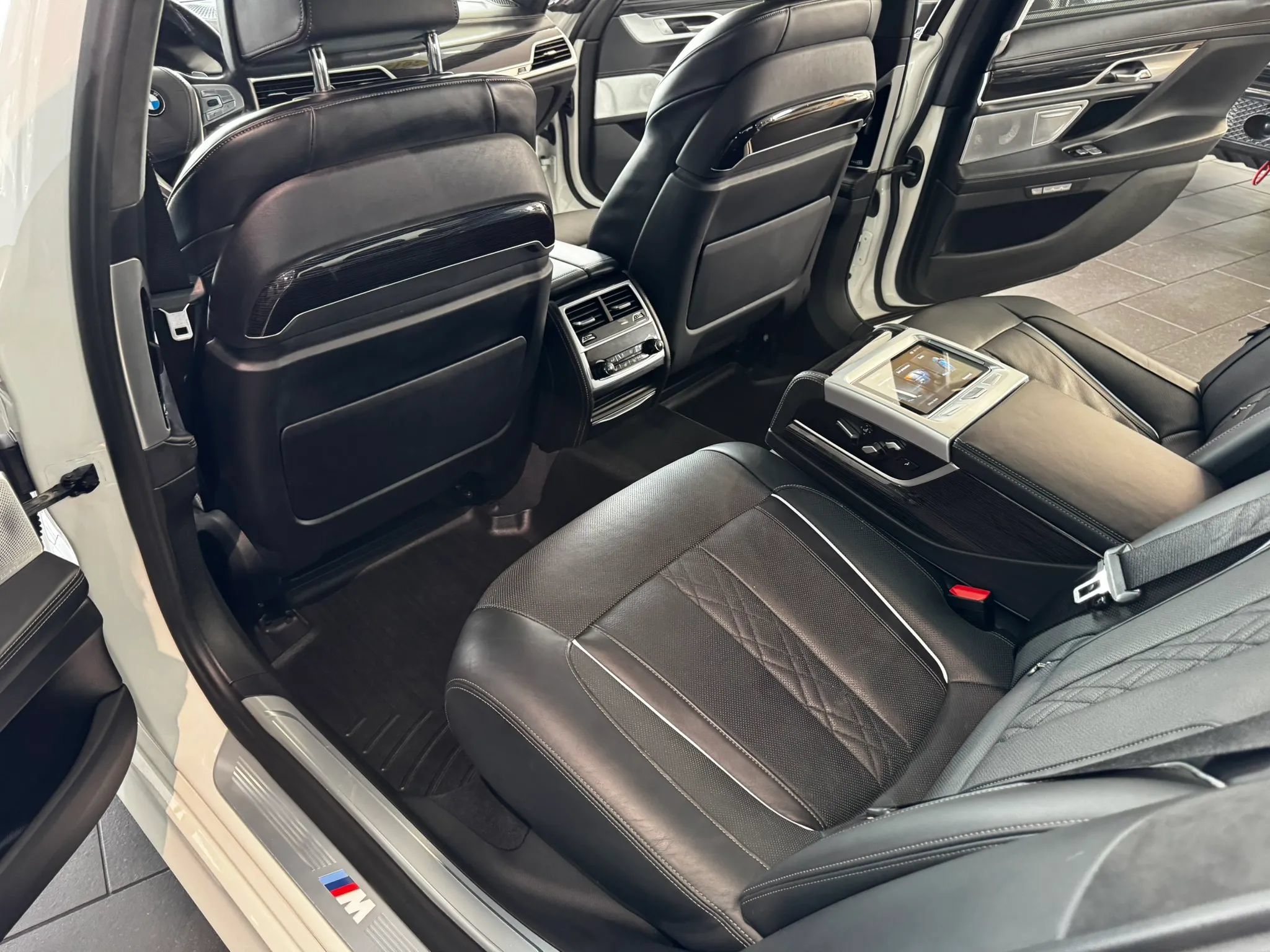 Used 2018 BMW 750i xDrive AWD/4WD image 29