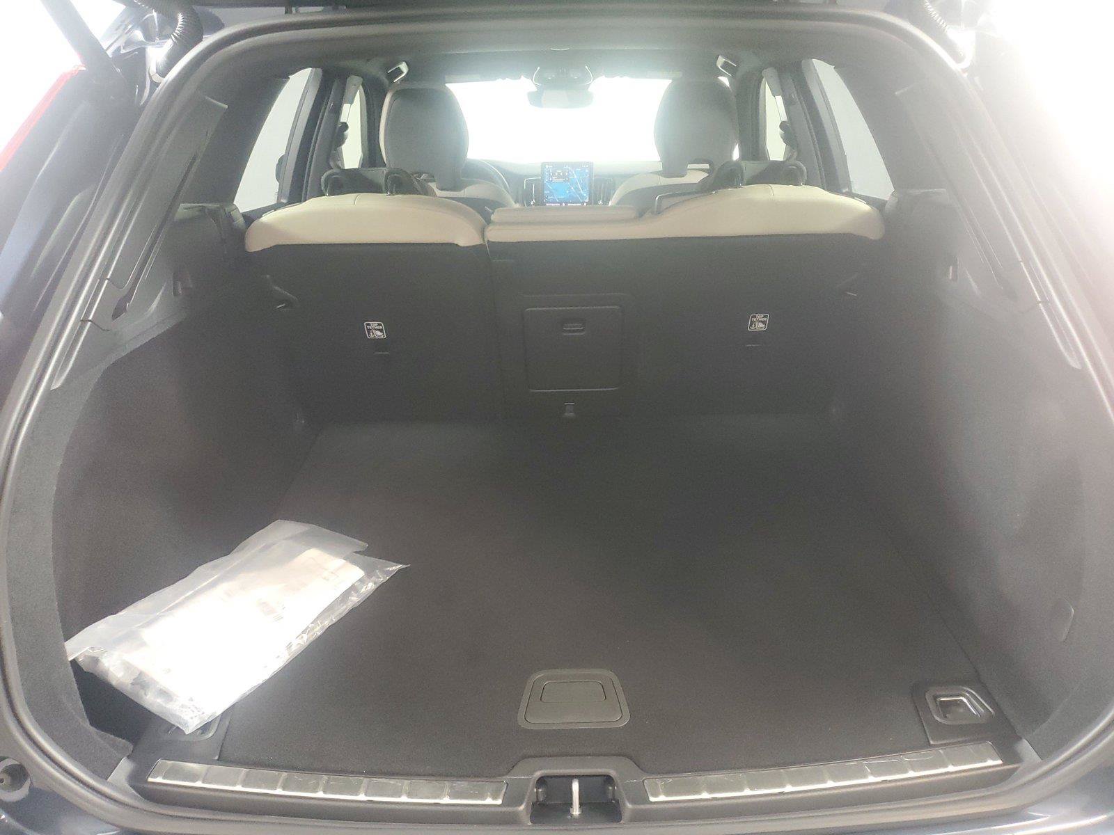 Used 2026 Volvo XC60 B5 Plus w/ Protection Package Premier AWD/4WD image 8