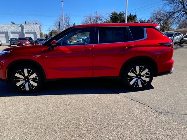 New 2026 Mitsubishi Outlander SE image 2