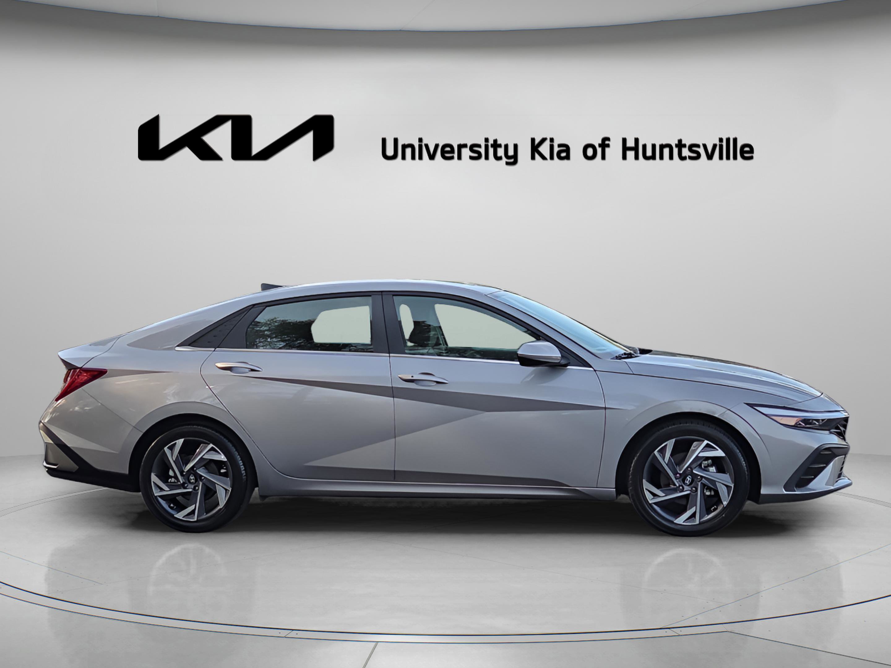 Used 2025 Hyundai Elantra SEL image 9