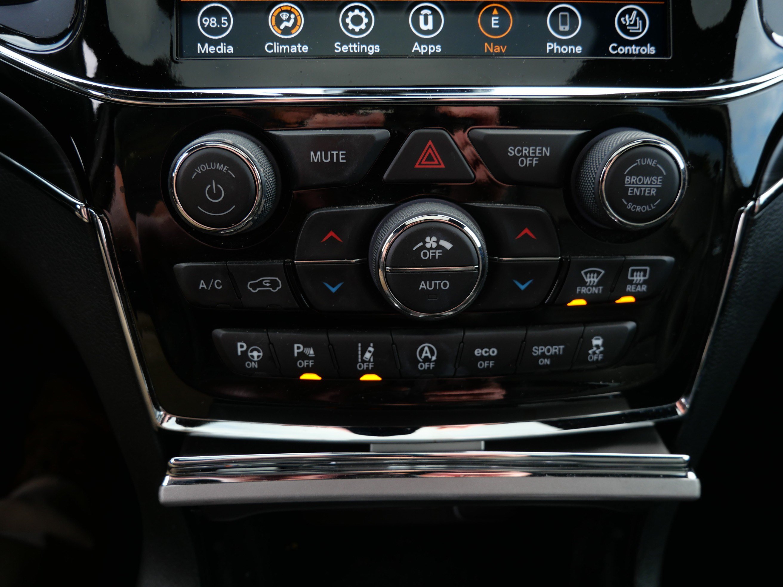Certified 2021 Jeep Grand Cherokee Limited w/ Quick Order Package 28K 80th AWD/4WD image 30
