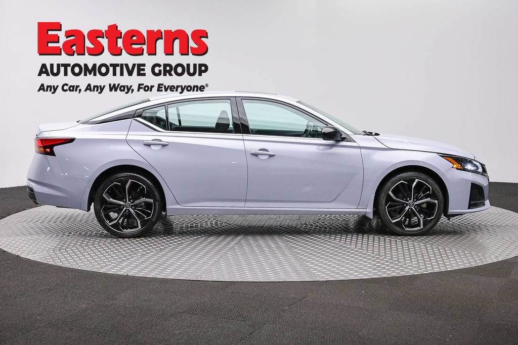 Used 2025 Nissan Altima 2.5 SR w/ SR Premium Package AWD/4WD image 4
