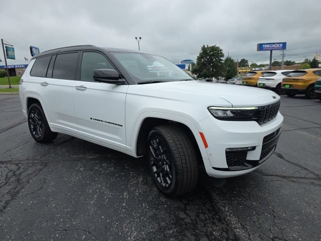 Used 2025 Jeep Grand Cherokee L Summit AWD/4WD image 9