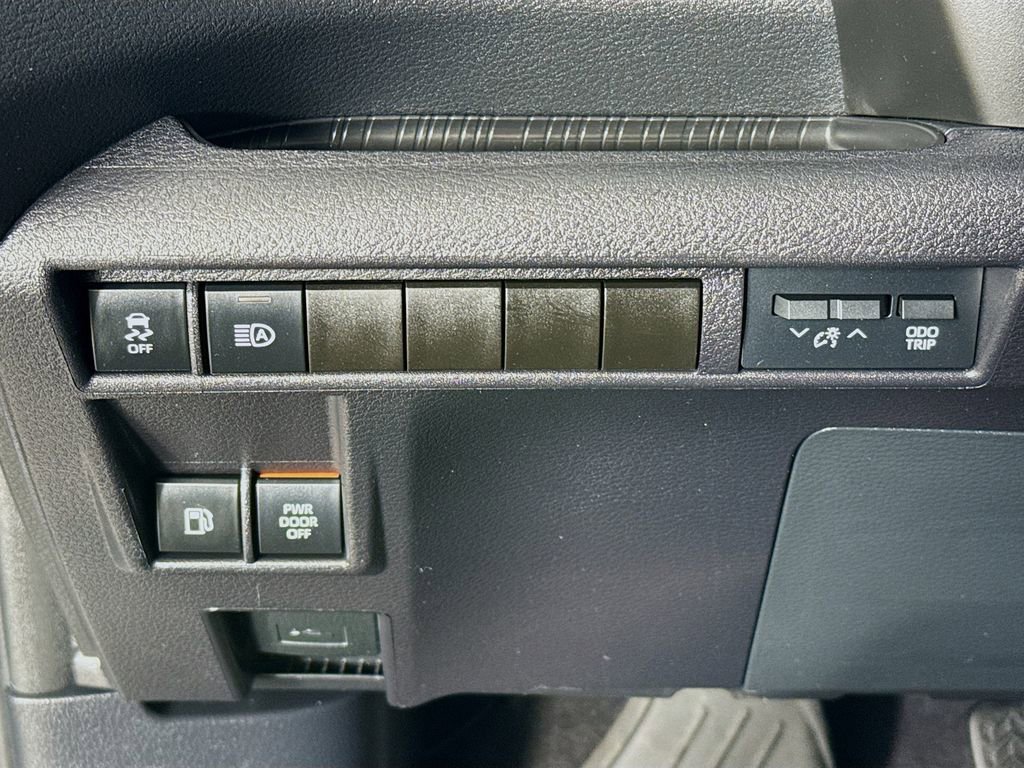 Certified 2025 Toyota Sienna XSE image 12