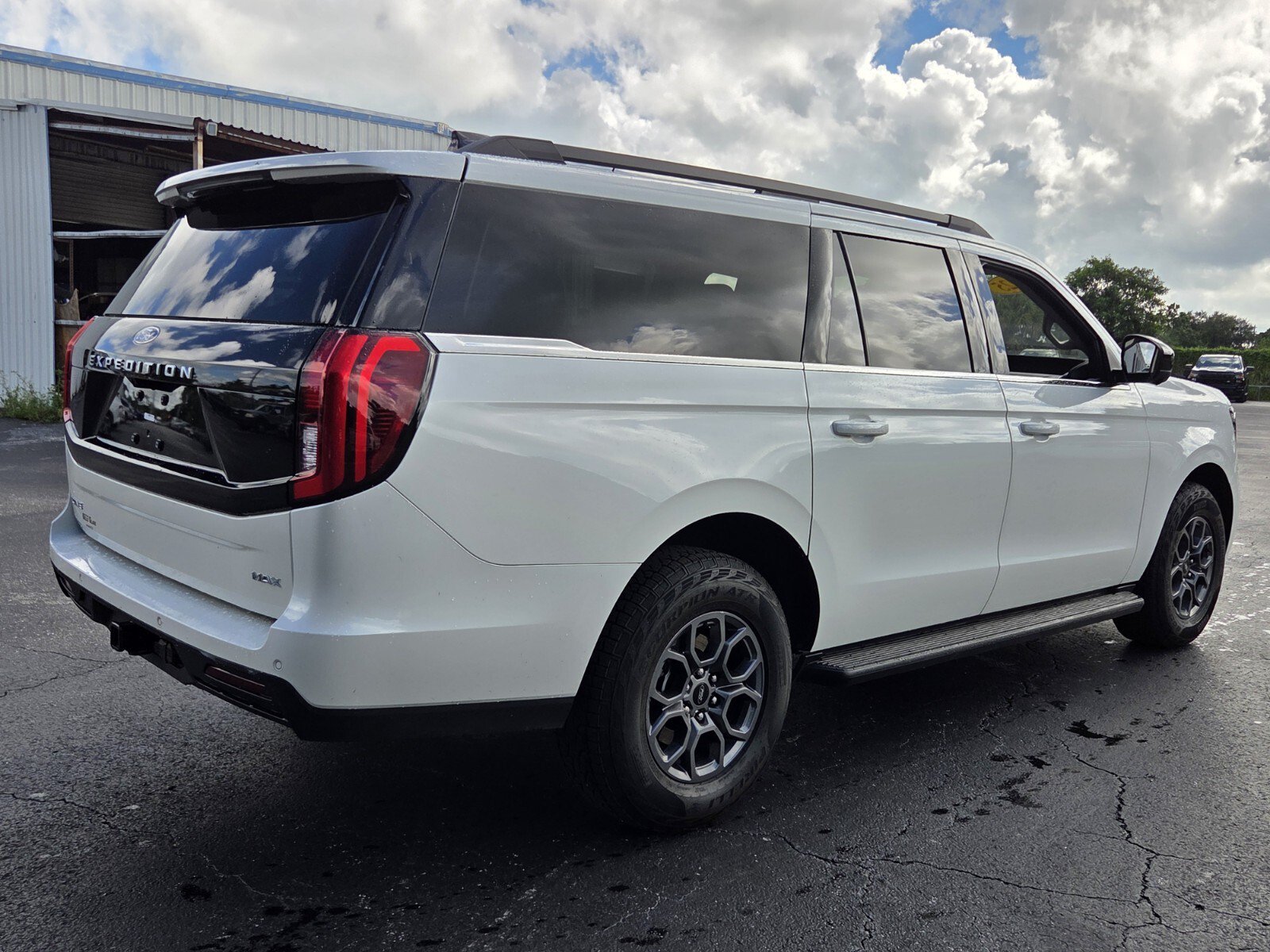 Used 2025 Ford Expedition Max Active RWD image 5