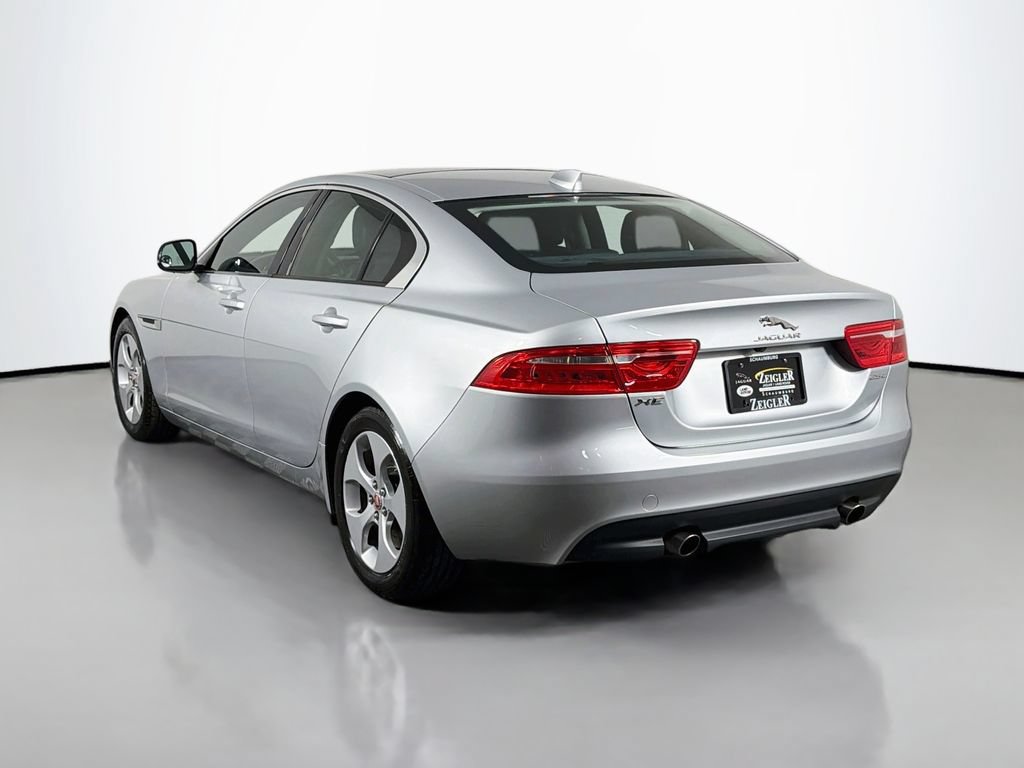Used 2018 Jaguar XE RWD image 7