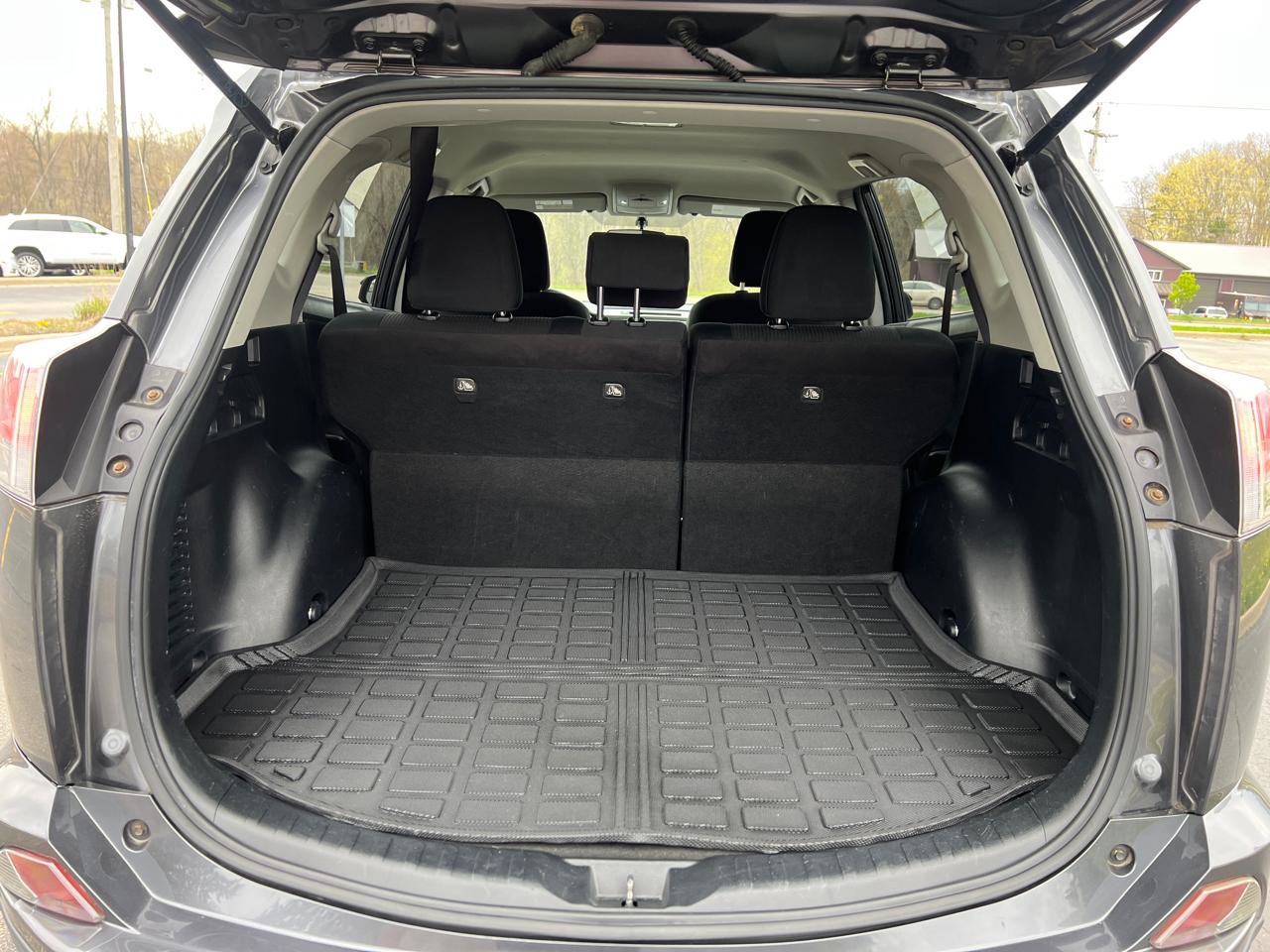 Used 2016 Toyota RAV4 LE AWD/4WD image 33