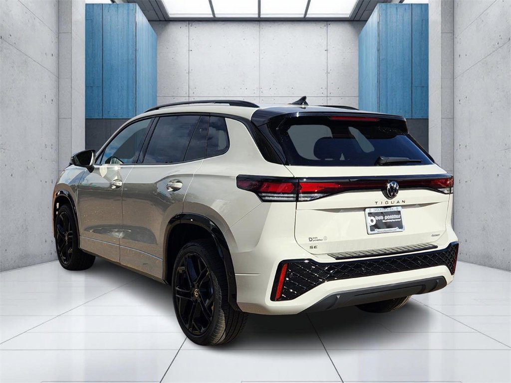 New 2025 Volkswagen Tiguan SE R-Line image 30