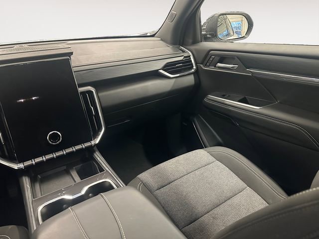 Used 2025 GMC Acadia Elevation image 11