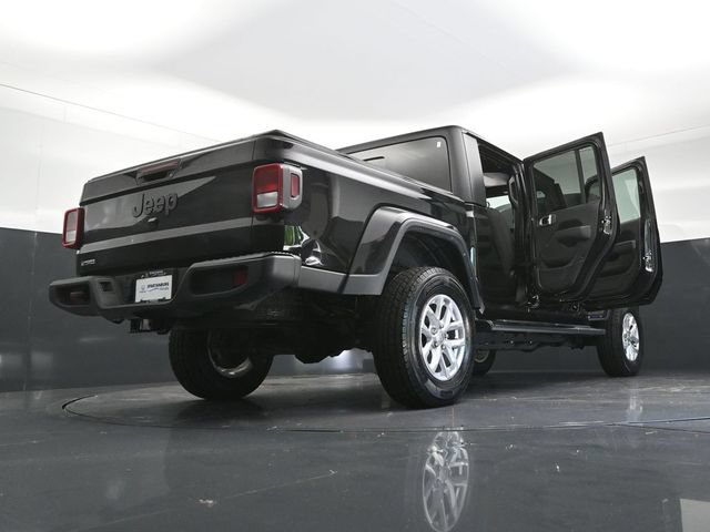Used 2023 Jeep Gladiator Sport AWD/4WD image 34