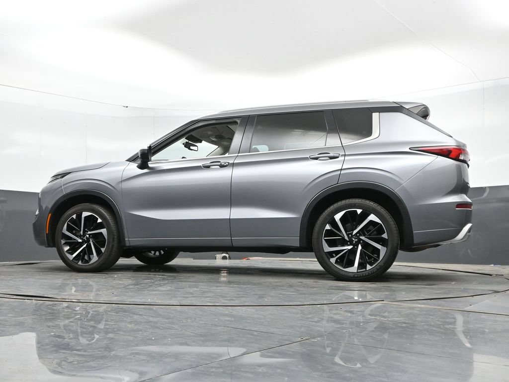 Used 2023 Mitsubishi Outlander SEL AWD/4WD image 46