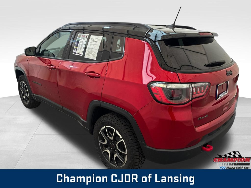 Used 2025 Jeep Compass Trailhawk AWD/4WD image 5