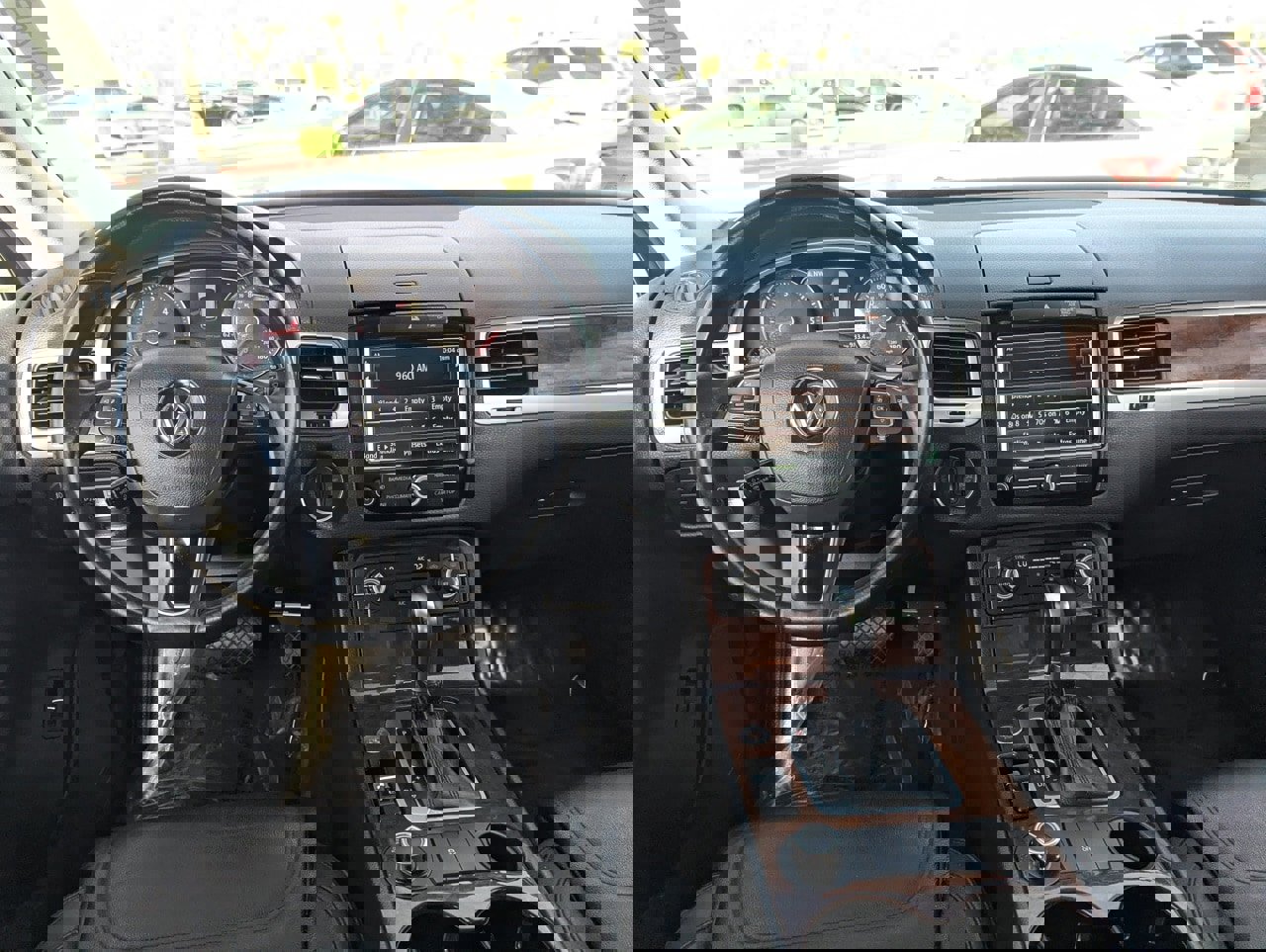 Used 2014 Volkswagen Touareg TDI image 16