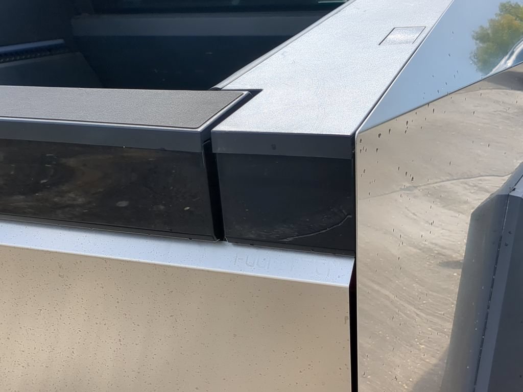 Used 2024 Tesla Cybertruck Cyberbeast AWD/4WD image 7