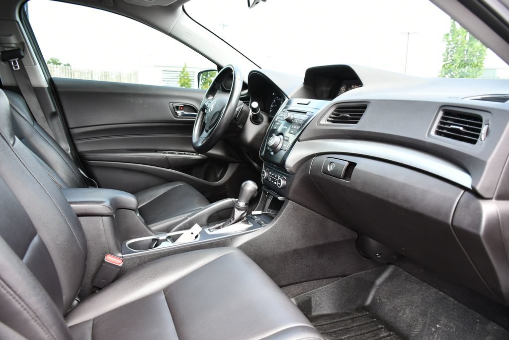Used 2017 Acura ILX FWD image 37
