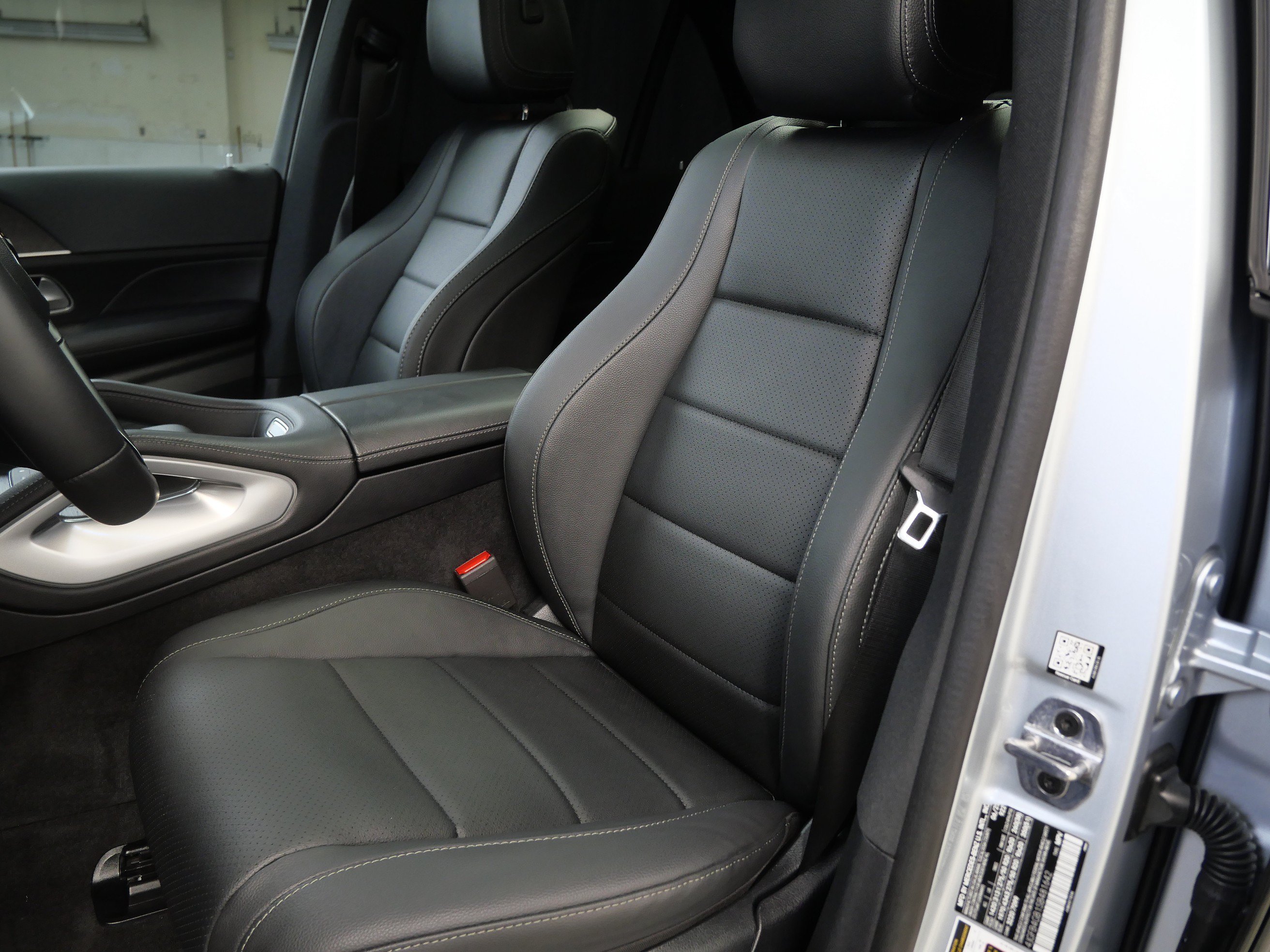 Certified 2025 Mercedes-Benz GLE 450e 4MATIC w/ AMG Line Exterior image 3