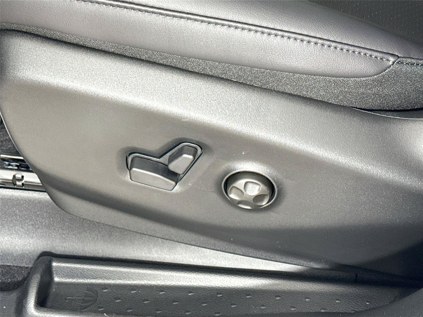 New 2027 Chrysler Pacifica LX FWD image 22
