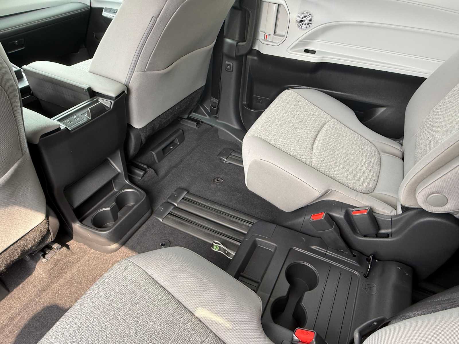 Certified 2026 Toyota Sienna LE AWD/4WD image 17