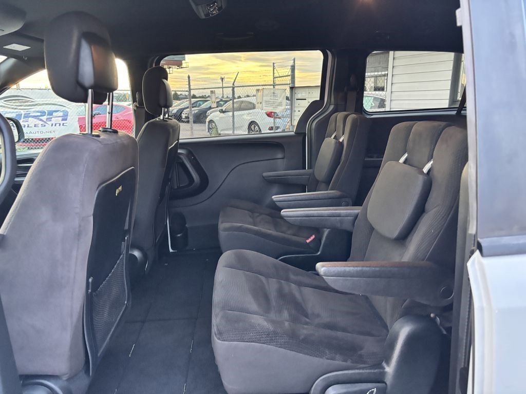 Used 2018 Dodge Grand Caravan SE image 15