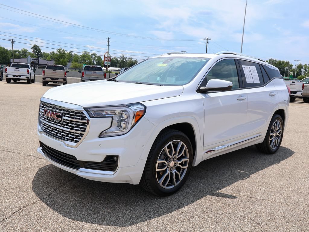 Used 2024 GMC Terrain Denali w/ Denali Premium Package AWD/4WD image 25