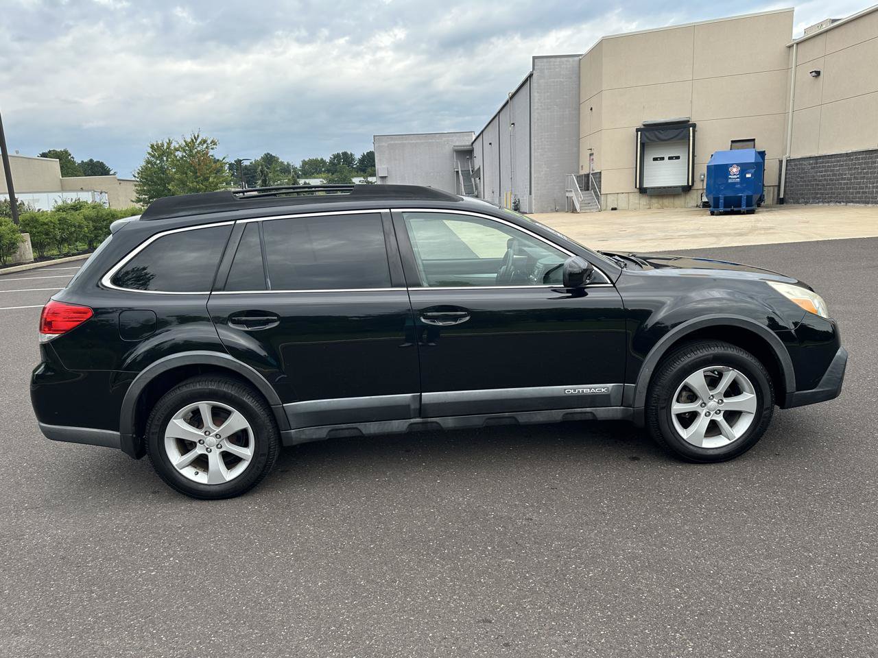 Used 2013 Subaru Outback 2.5i Premium w/ All-Weather Pkg AWD/4WD image 4