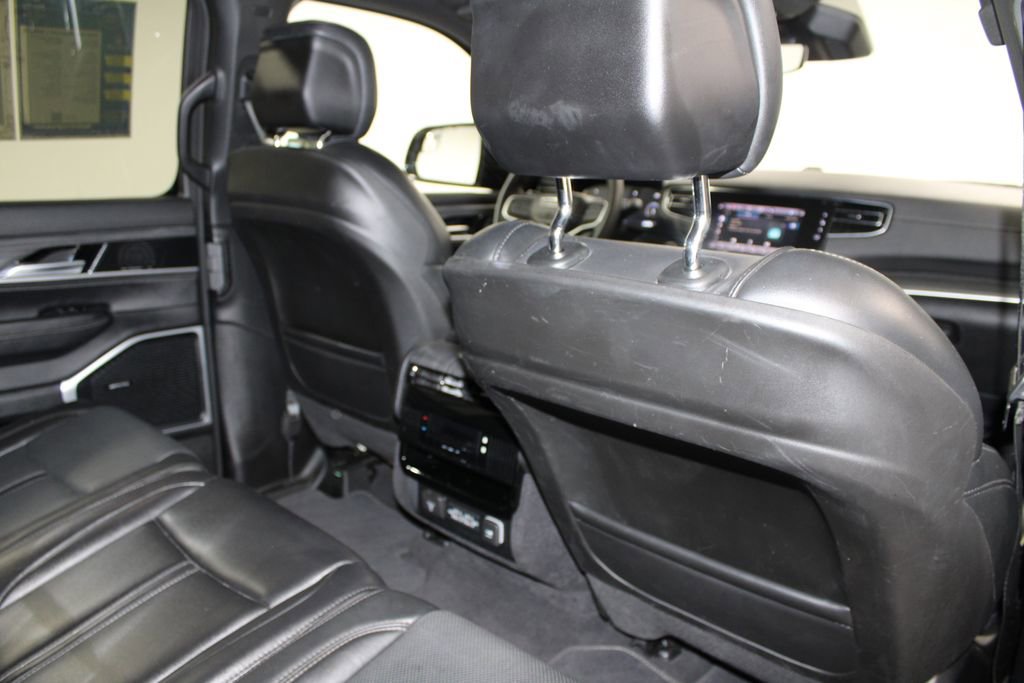 Used 2023 Jeep Wagoneer L Series II image 33