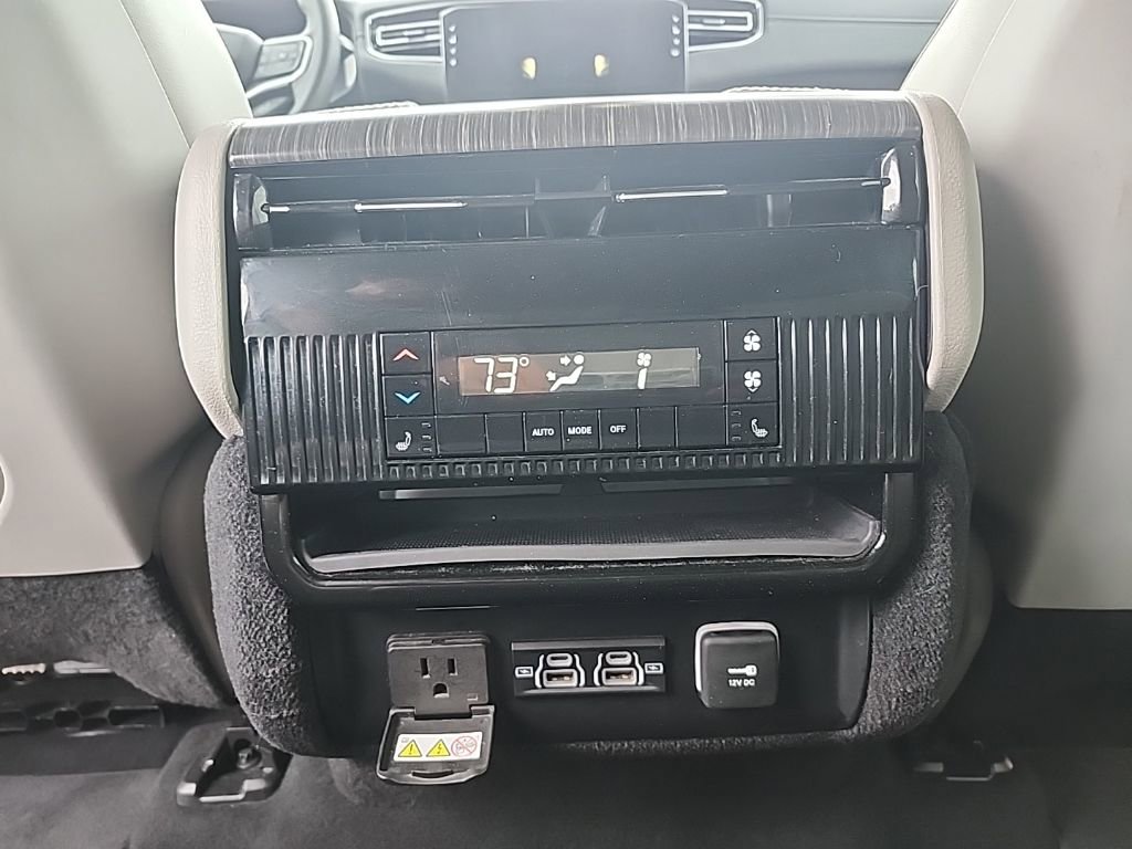 Used 2023 Jeep Wagoneer Series III w/ Preferred Equipment Group image 25