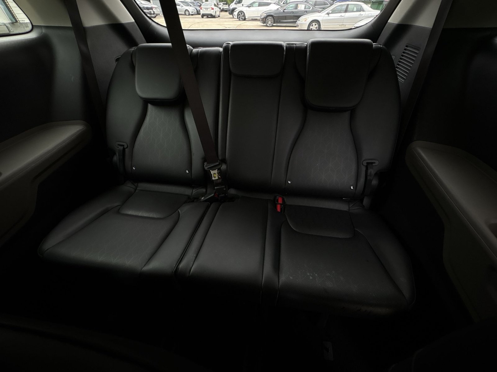 Used 2025 Kia Carnival FWD image 35