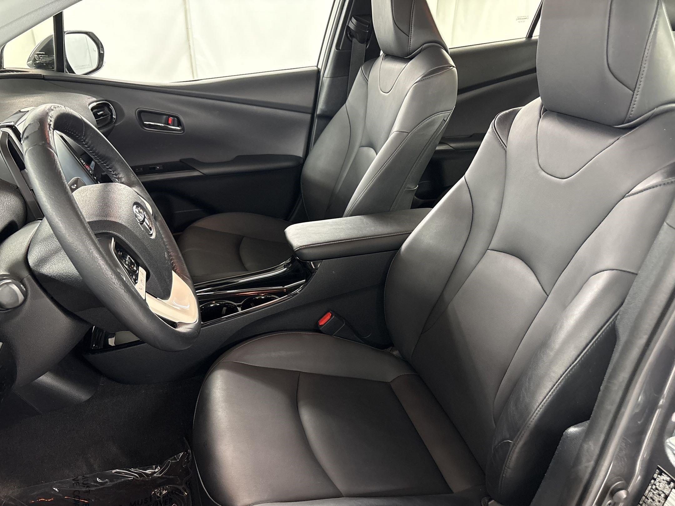 Used 2017 Toyota Prius Prime Advanced w/ Preferred Accessory Package FWD image 20