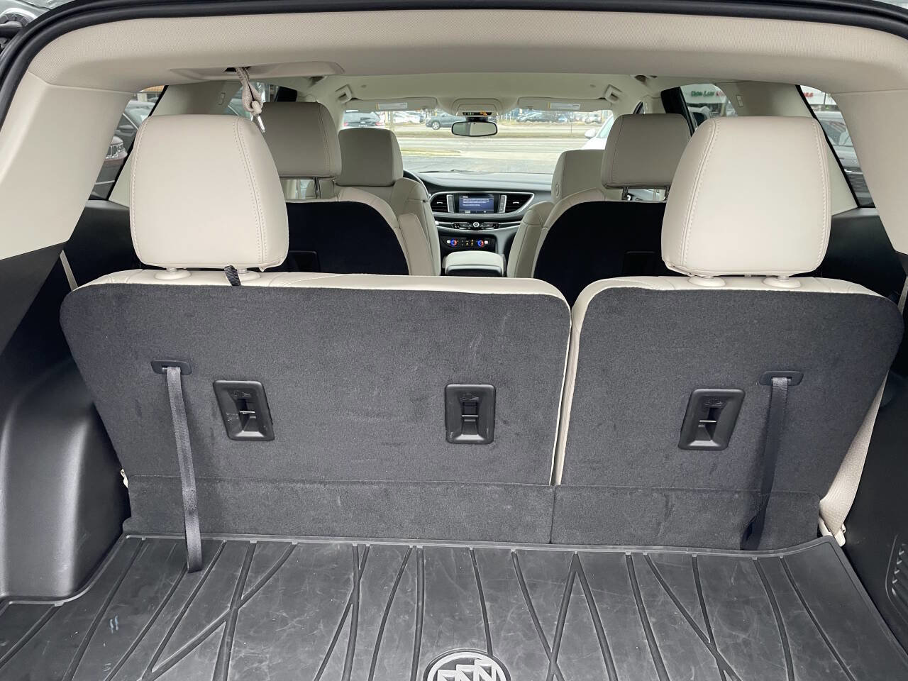 Used 2024 Buick Enclave Essence image 6