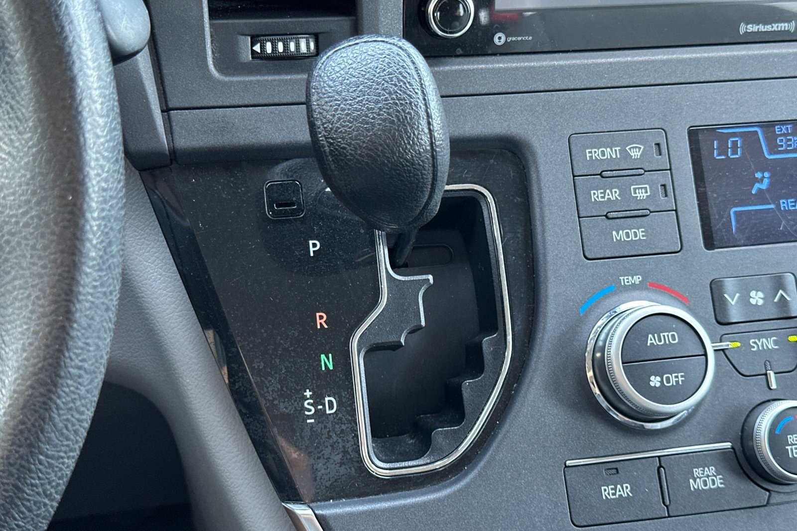 Certified 2018 Toyota Sienna LE FWD image 22