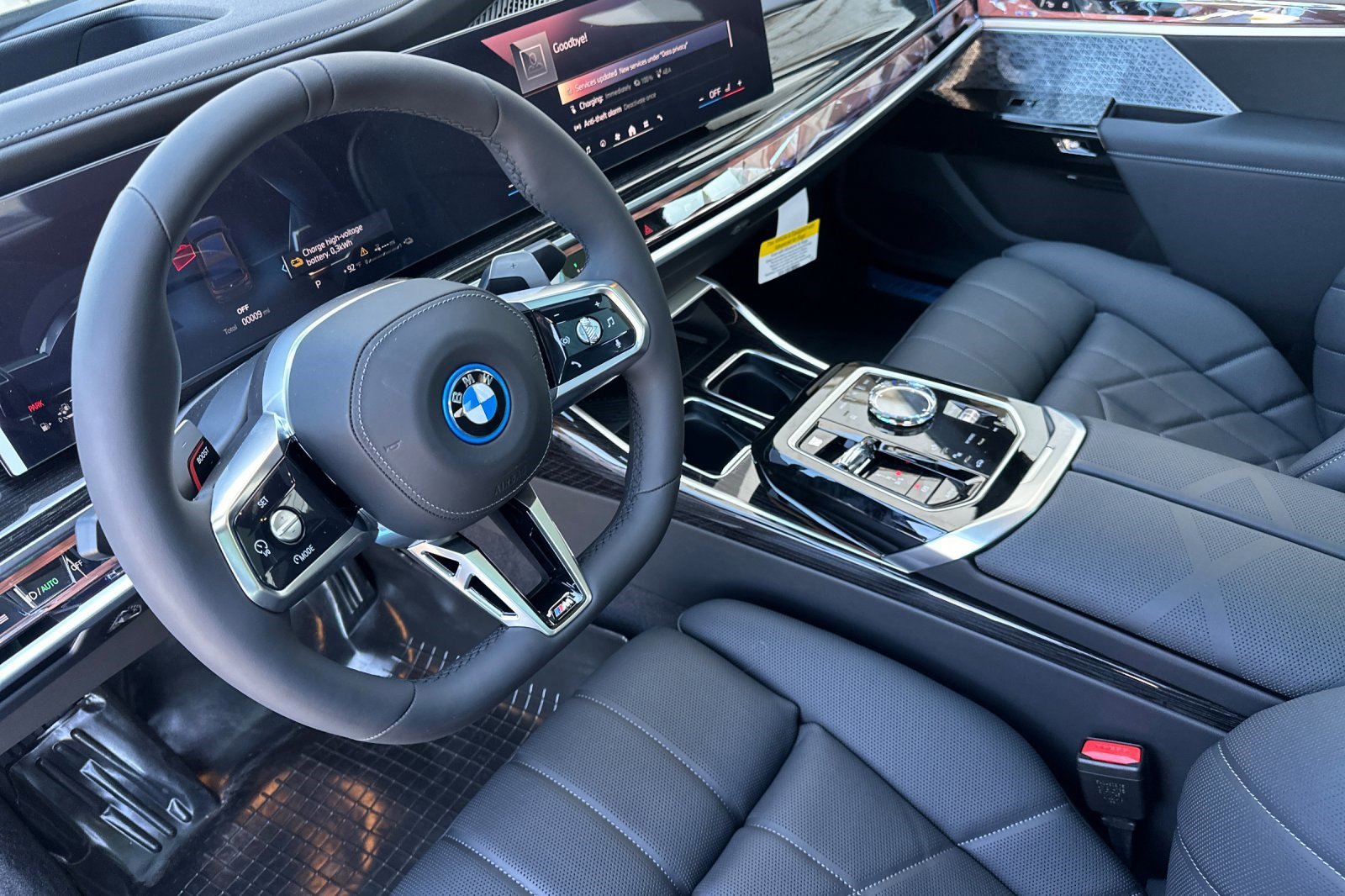 New 2026 BMW 750e xDrive image 4