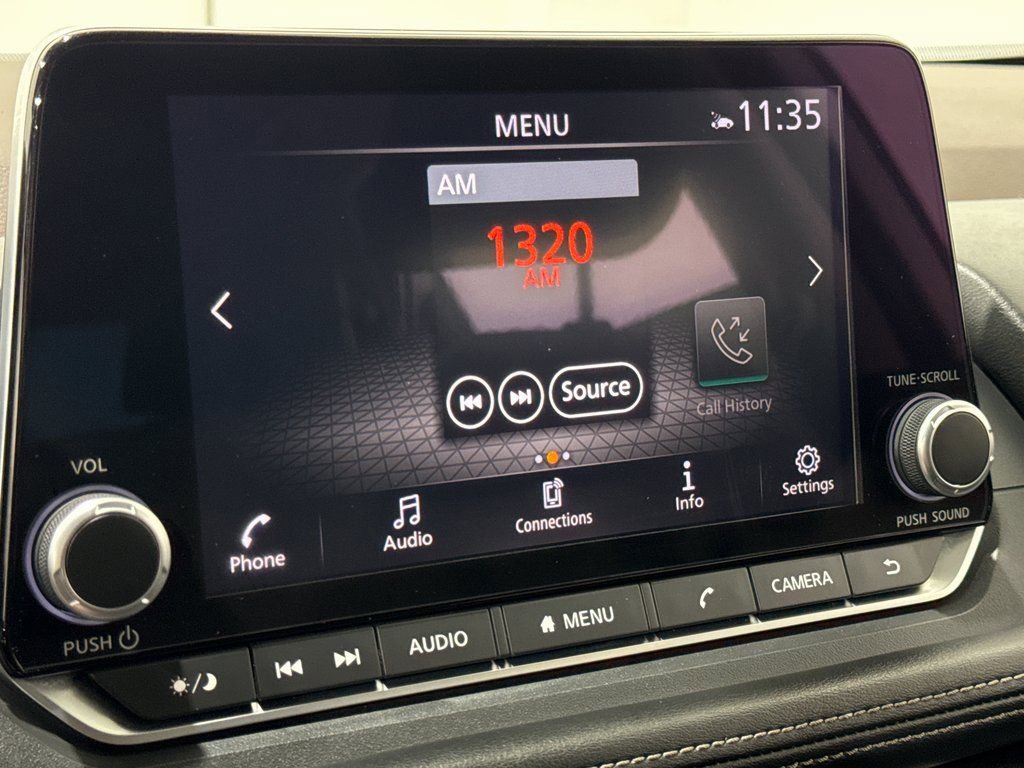 Used 2023 Nissan Rogue SV image 3