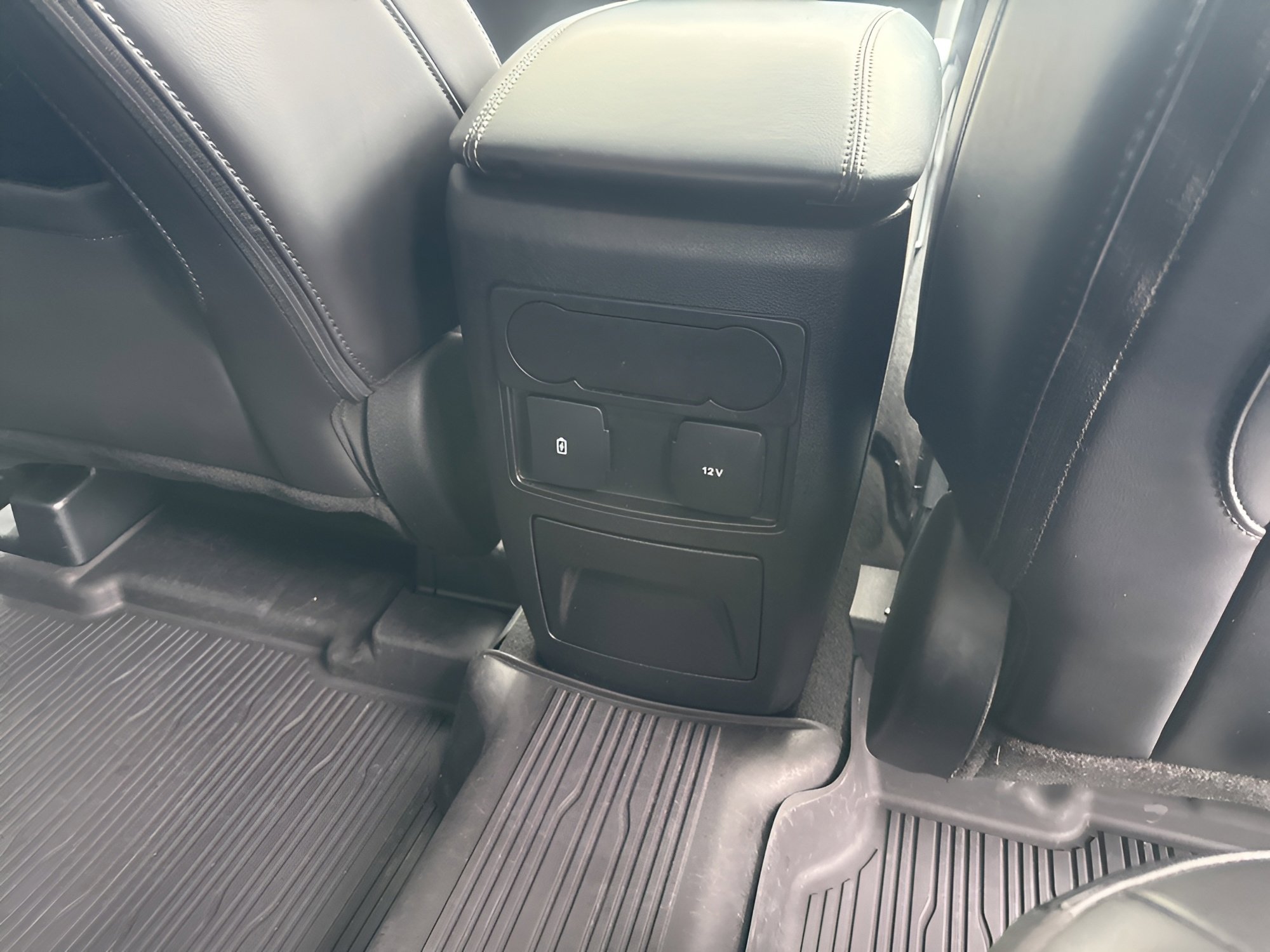 Used 2023 Ford Explorer XLT w/ Equipment Group 202A image 16