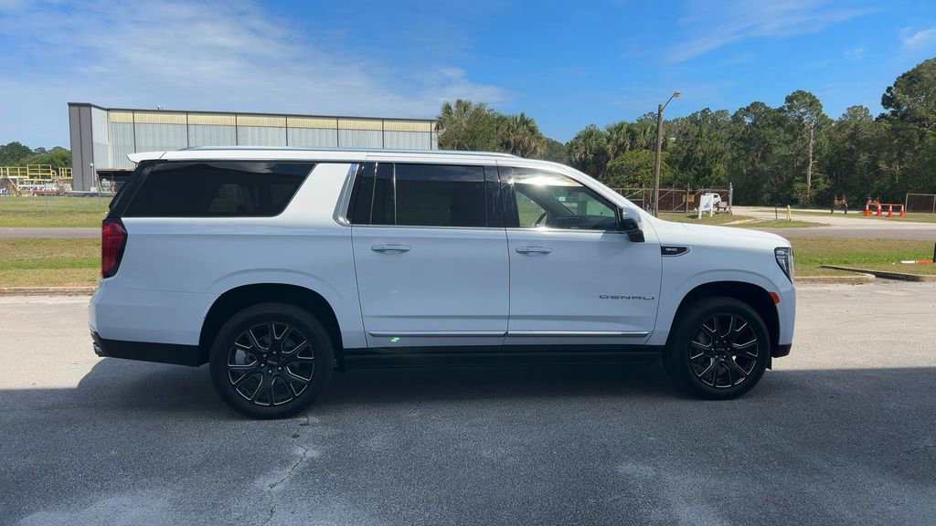 Used 2024 GMC Yukon XL Denali AWD/4WD image 7