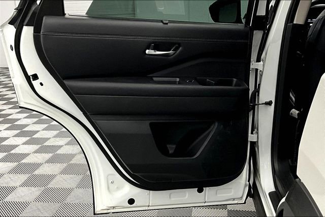Used 2023 Nissan Pathfinder Platinum image 23