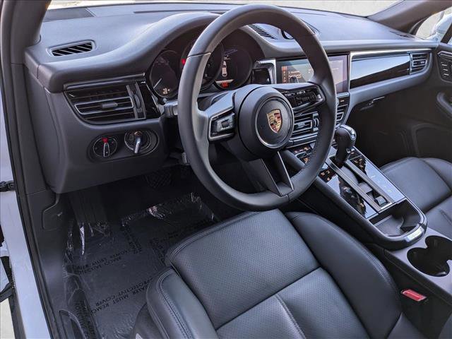 New 2025 Porsche Macan image 4