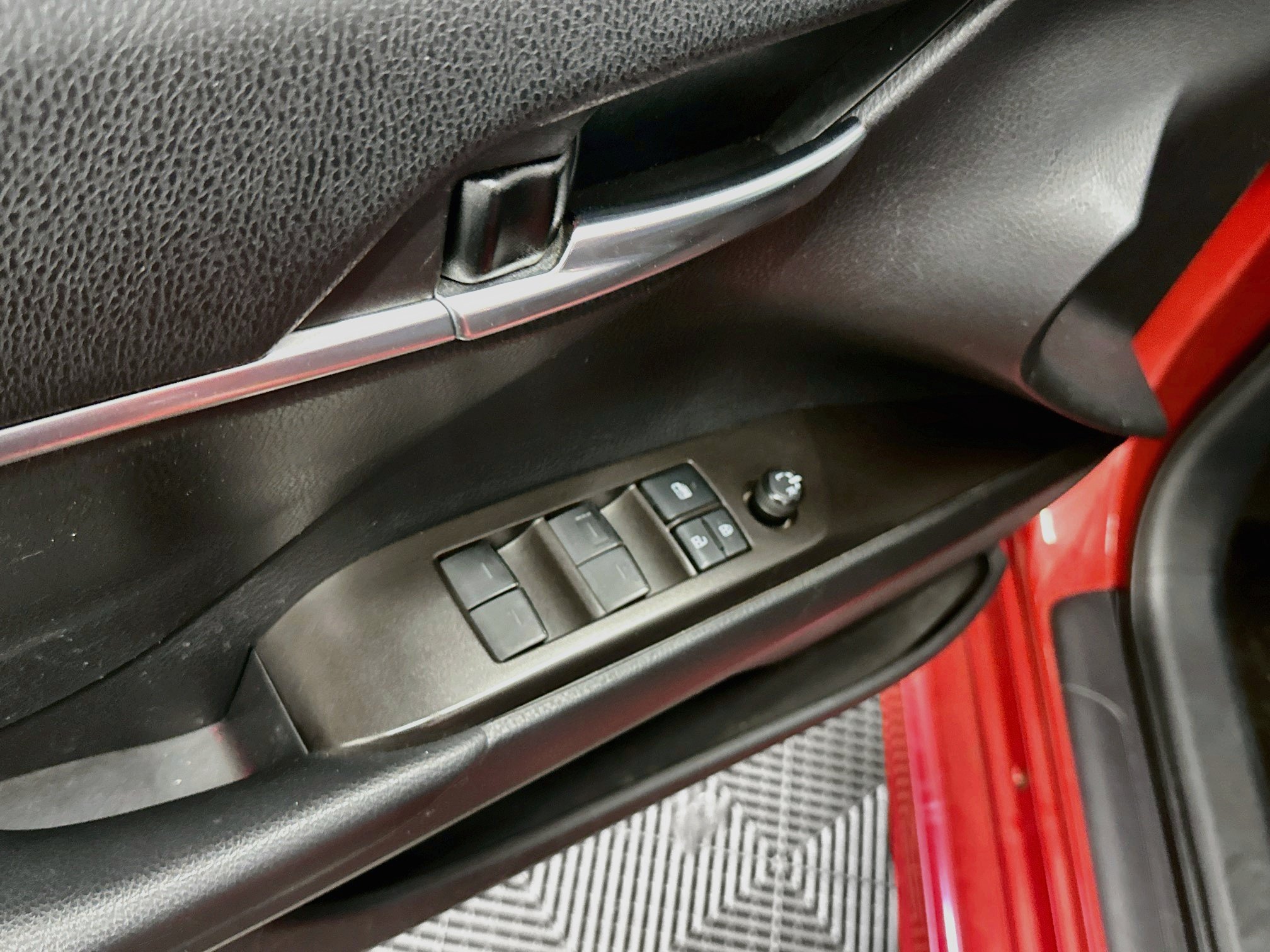 Used 2021 Toyota Camry SE FWD image 16