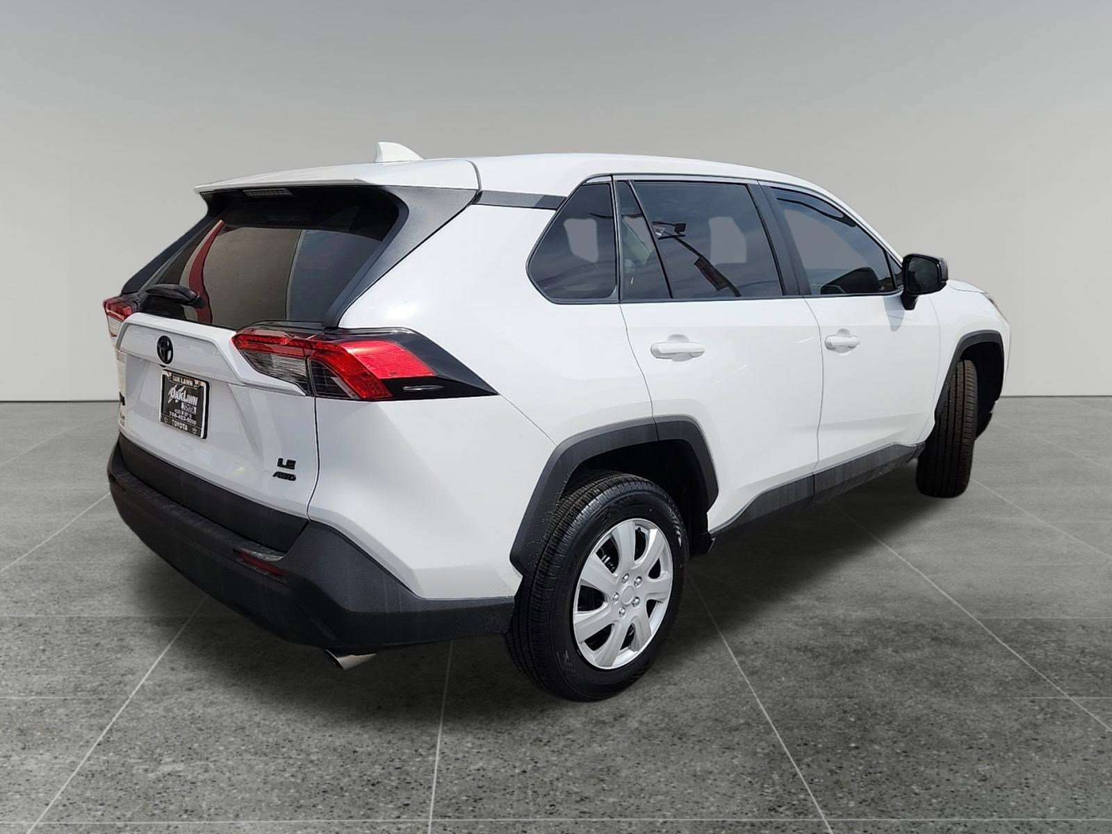 Used 2022 Toyota RAV4 LE image 7