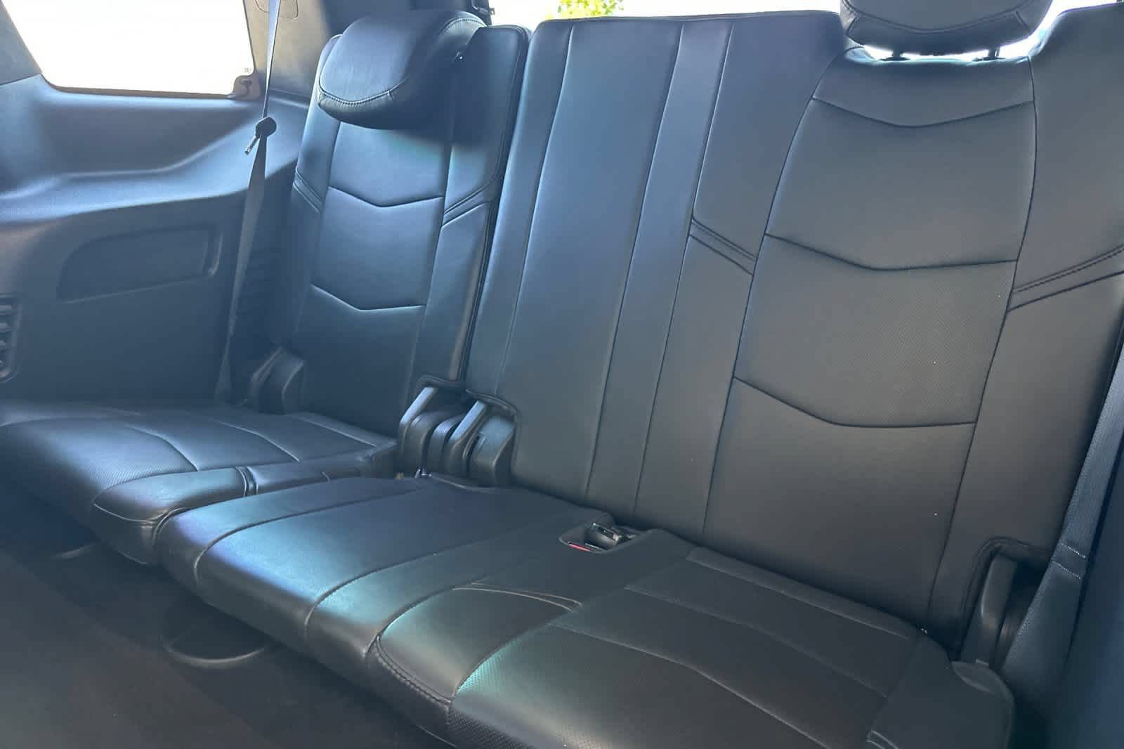 Used 2018 Cadillac Escalade Platinum AWD/4WD image 16