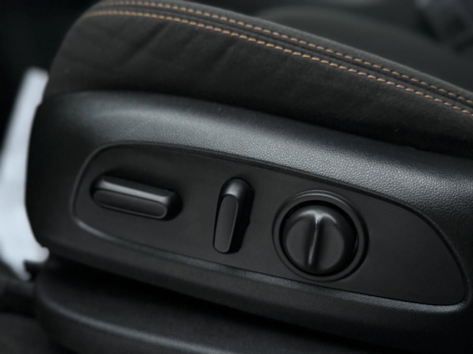 Used 2020 GMC Terrain SLE w/ Driver Convenience Package image 16