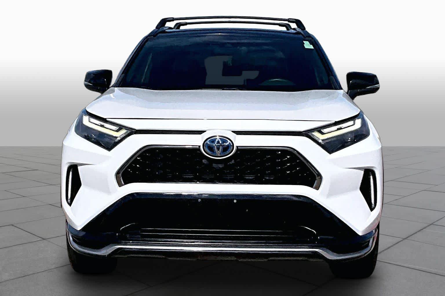 Used 2022 Toyota RAV4 XSE w/ Weather Package AWD/4WD image 4
