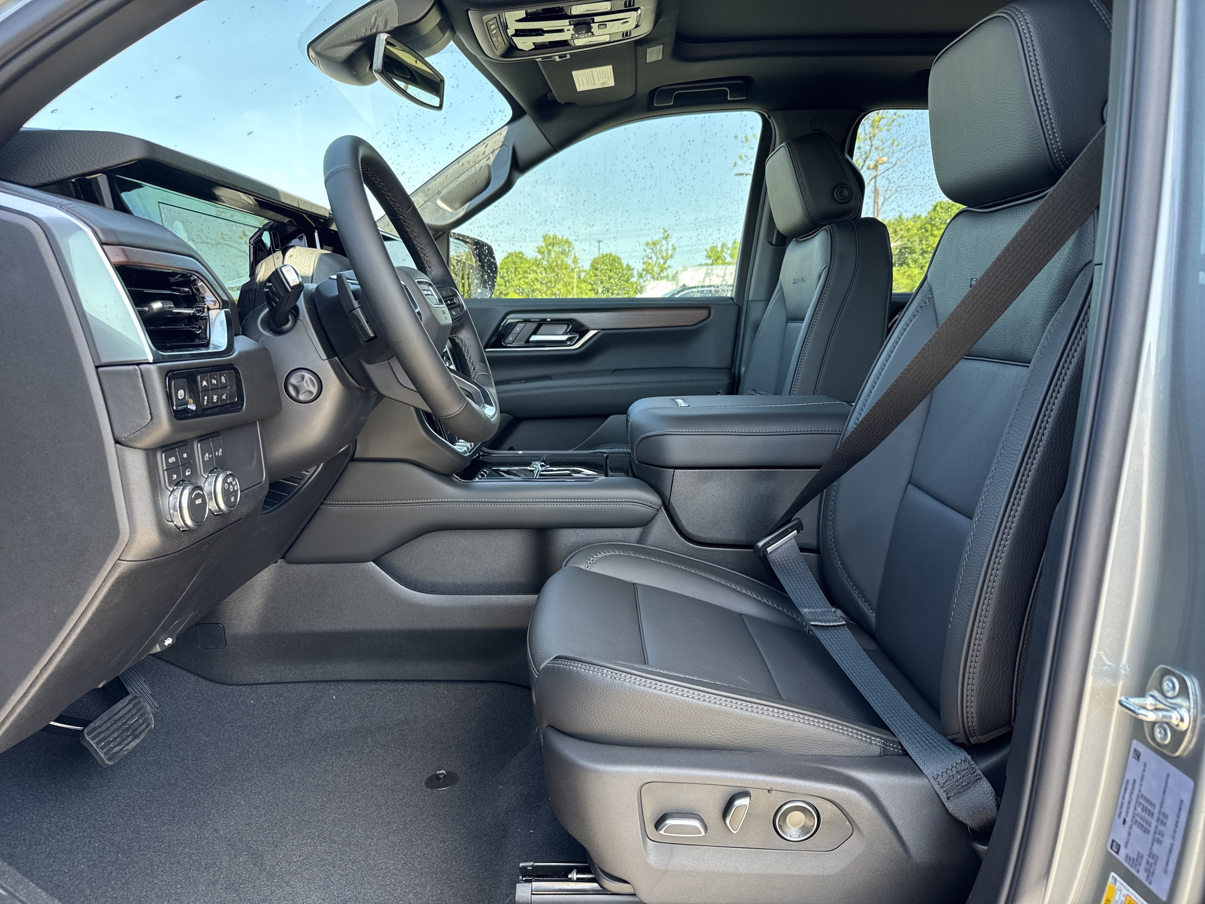 New 2026 GMC Yukon XL Denali w/ Sun & Power Step Package AWD/4WD image 17